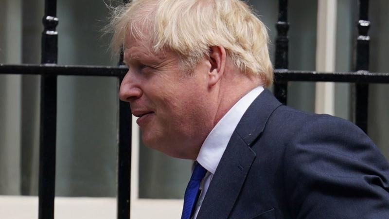 Laura Kuenssberg 'embarrassed' by Boris Johnson email error - BBC News