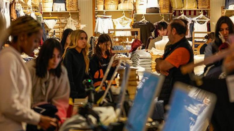 Why is this teen fashion brand closing its fitting rooms?
