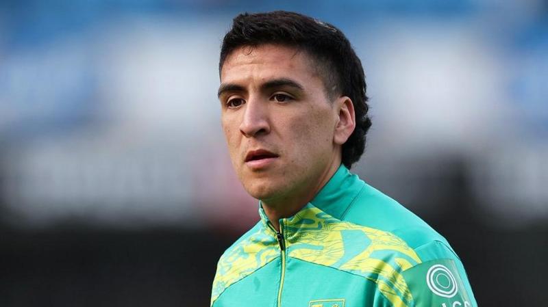Nunez Switches From Norwich to Ipswich in Stunning Midfield Move!