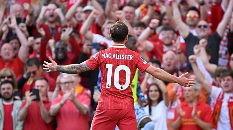 Alexis Mac Allister celebrates Liverpool's second goal