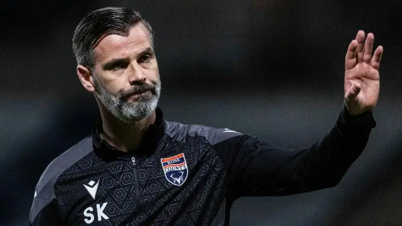 Kettlewell continúa como entrenador del Ross County.