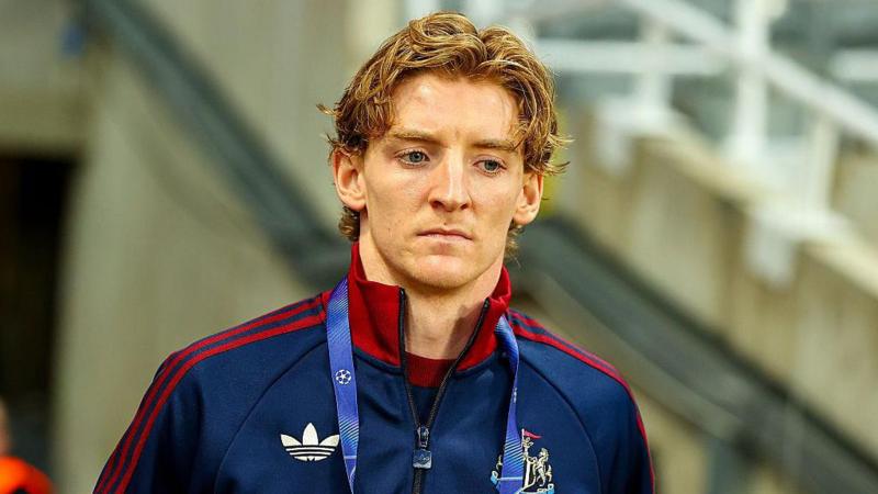 Howe defends Gordon after Shearer and Keane criticism