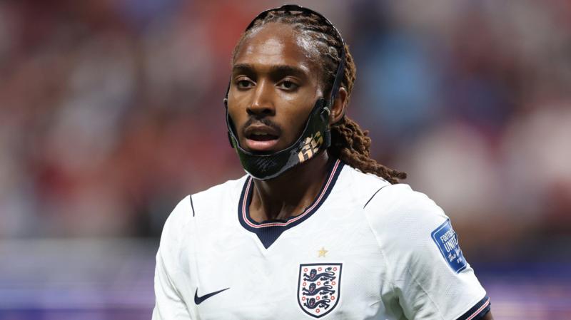 Spence muscle problem adds to England right-back concerns