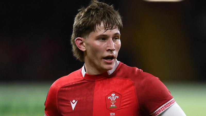 Wales recall Mee against Ireland in Six Nations