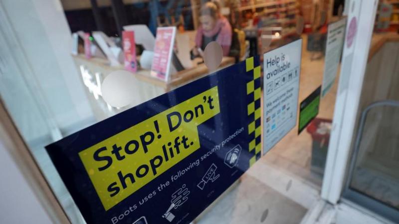 Greeting customers deters shoplifters, police say
