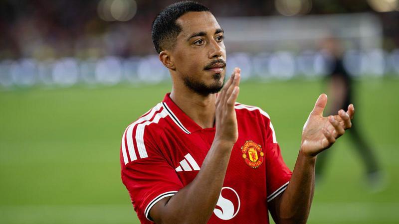 Tielemans apologises to Villa fans for Man Utd remarks