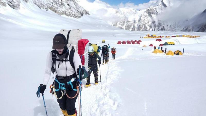 Climbers clear path to Everest summit past giant chunk of ice