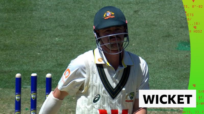 'Big wicket!' - Carse bowls Head for 46