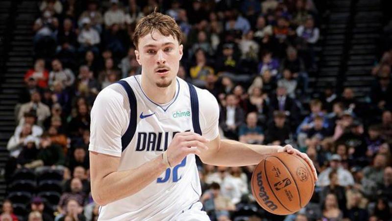 Teenager Flagg makes history in Mavericks defeat