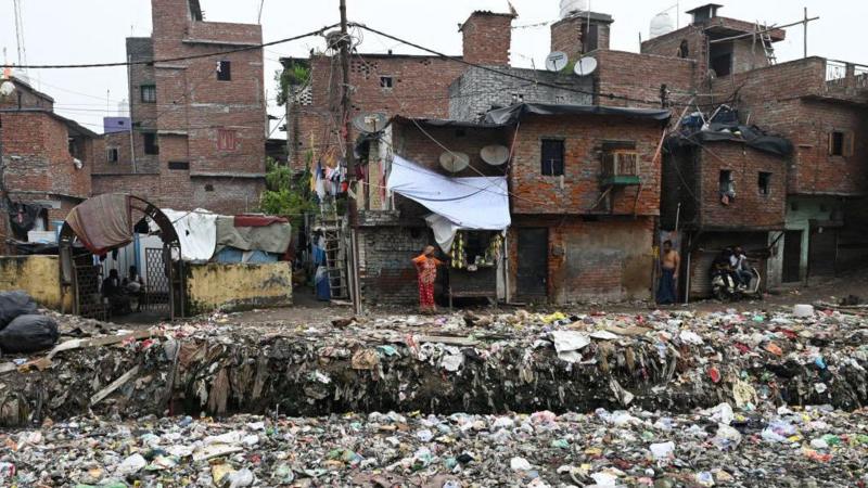Toxic air, broken roads and unpicked rubbish - why India's big cities are becoming unliveable