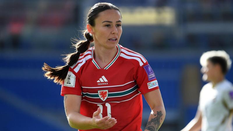 Wales striker Cain rejoins Everton after Leicester exit