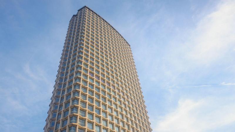 UK sanctions two alleged leaders of scam centres