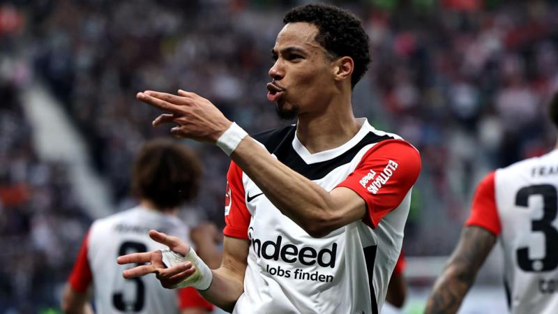 Ekitike and Isak at Liverpool: Potential Partners or Replacement Strategy?