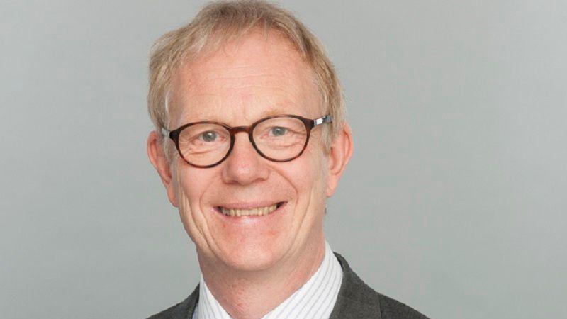 Emyr Lewis 