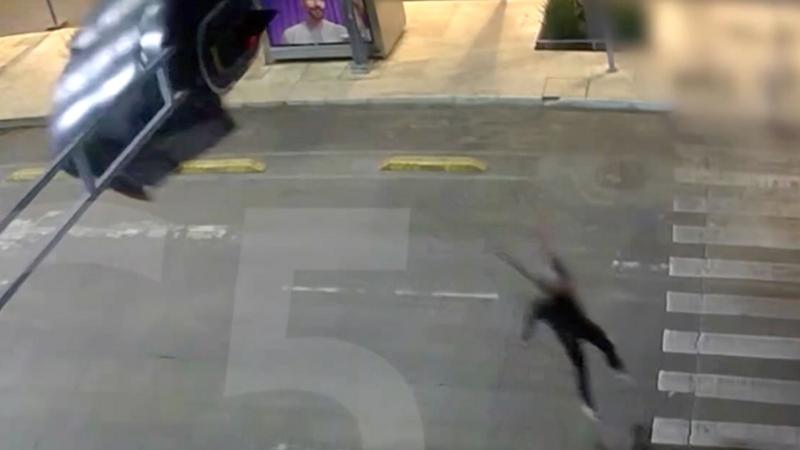 Moment skydiver crash lands onto traffic light