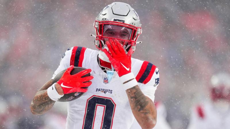 Patriots beat Broncos in blizzard to reach Super Bowl