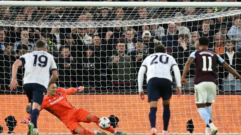 Watkins Poised to Shatter Scoring Drought, Teammates Show Support