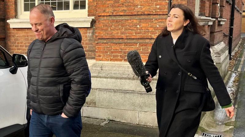 Catfishing a conman back on dating app days after jail release