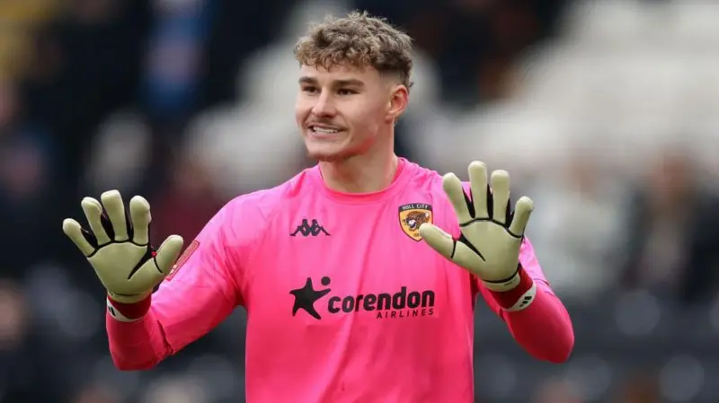 Reports say Manchester United are interested in signing Brighton goalkeeper Carl Rushworth, currently on loan at Coventry 