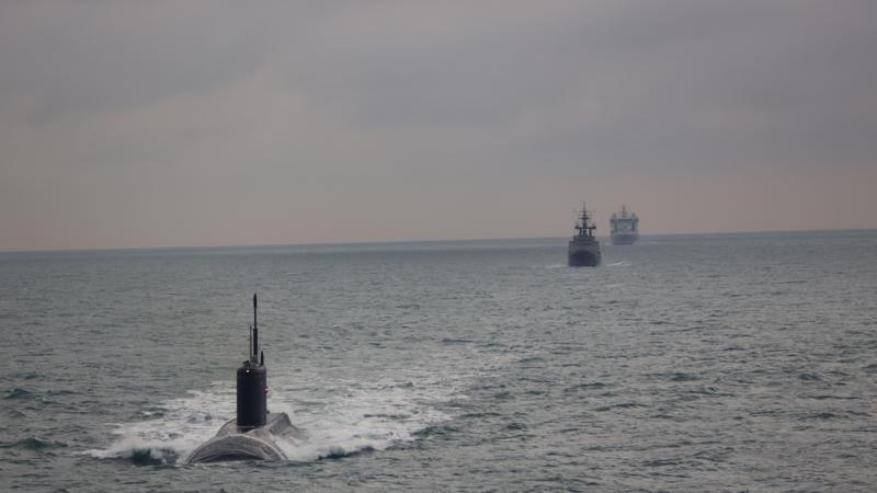 Royal Navy shadows Russian submarine through English Channel