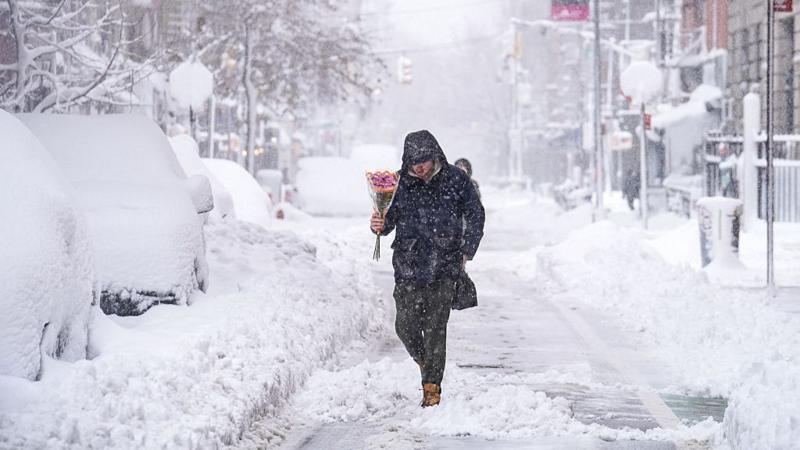 More than 5,000 flights cancelled as US east coast digs out of record snow