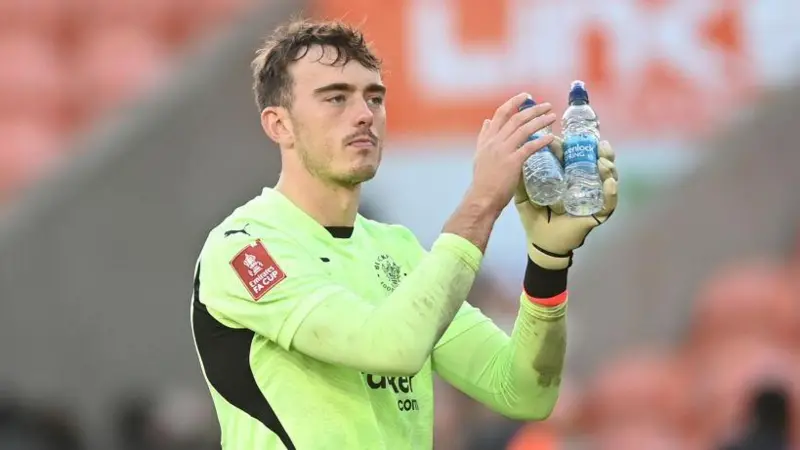 Cardiff City sign Everton goalkeeper Harry Tyrer for an undisclosed fee