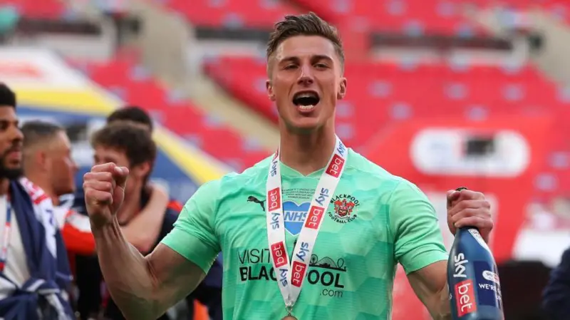Wycombe bring in goalkeeper Moore