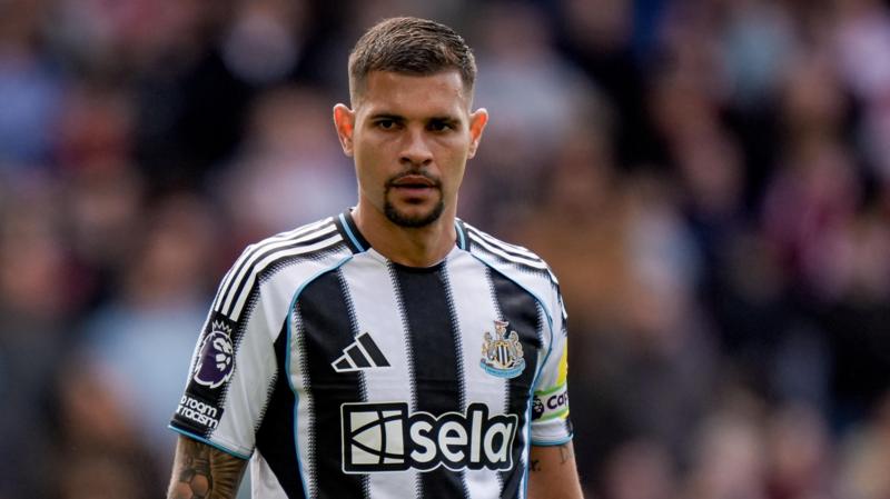 Arsenal target Guimaraes asks to leave Newcastle