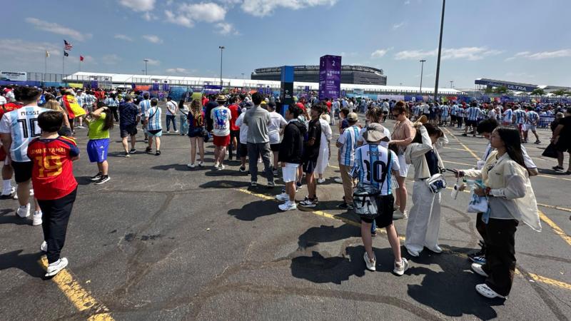 Trump presence means long queues for World Cup final