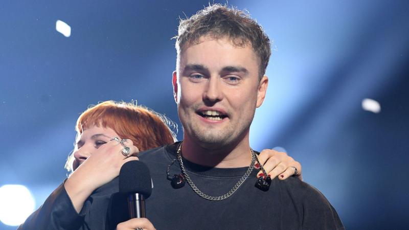 Sam Fender gives £25,000 Mercury Prize winnings to small venues