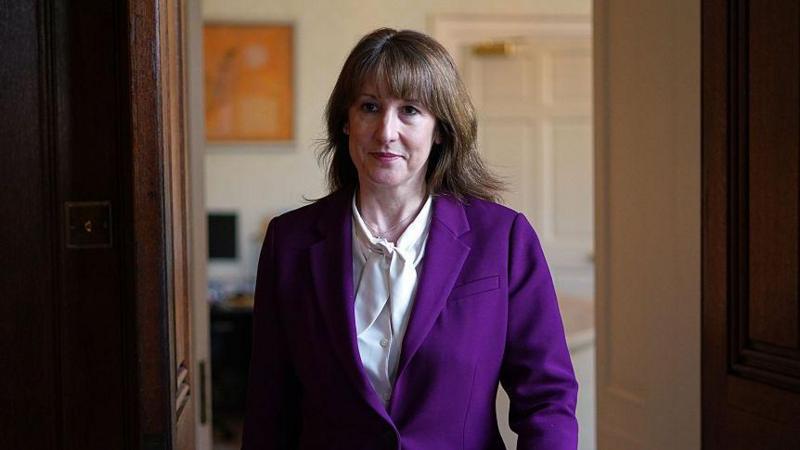 Reeves to look at how to help households with heating oil bills