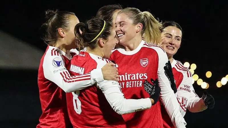 Alessia Russo anotó dos goles y el Arsenal se recuperó en la Liga de Campeones Femenina para conseguir