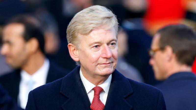 Search begins for King's new top aide
