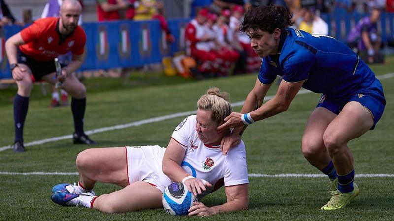 Packer scores four as England close in on Grand Slam