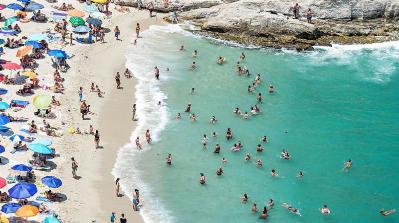 Tui sees summer sales fall 10% due to cautious UK customers