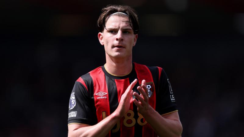 Bournemouth midfielder Scott rejects new contract