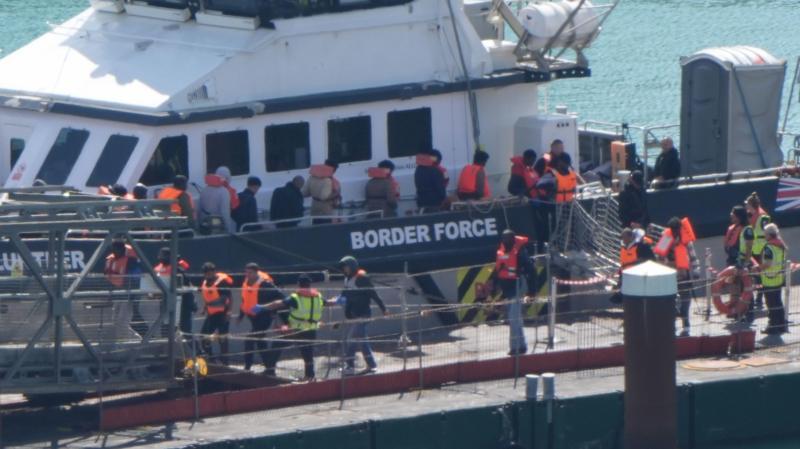 More than 400 migrants brought to shore in Dover