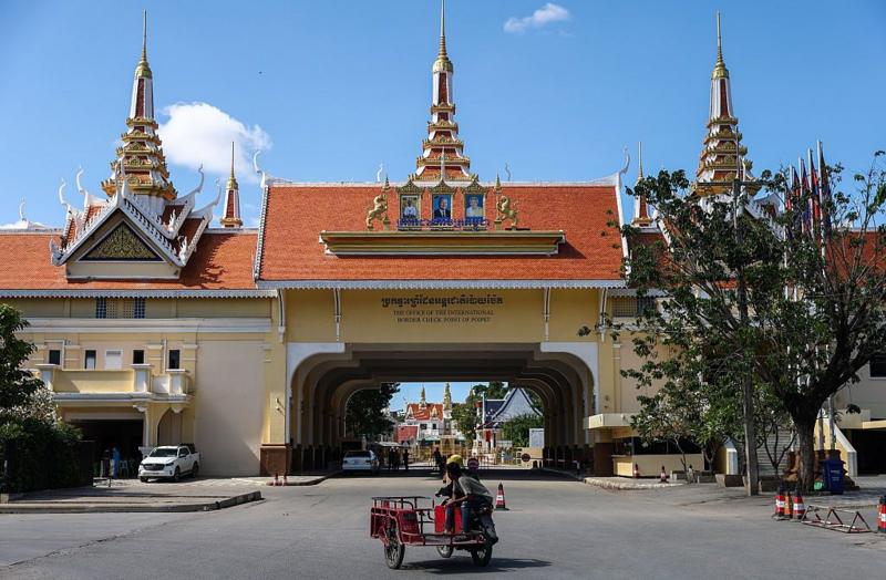 Thailand bombs near Cambodia's Poipet border crossing