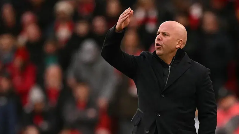 Slot elogia la racha invicta «especial» del Liverpool