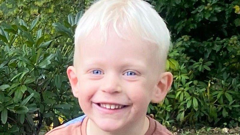 Headshout of Oscar Neillings. He is three-years-old and has blonde hair and blue eyes. He is smiling for the camera.