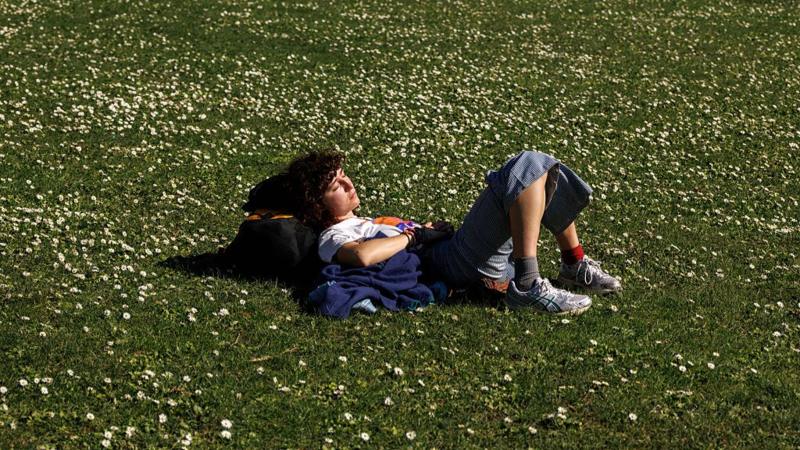 Warm settled weather set to continue into the weekend