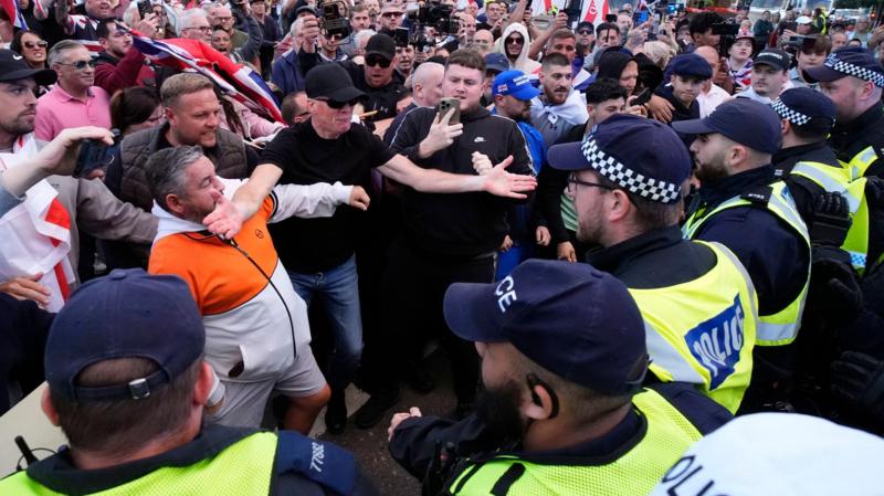 Two arrests as Epping protesters clash with police