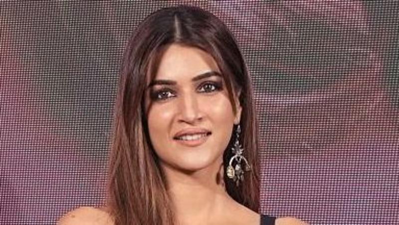 Indian jewellery ad pulled after backlash over actor's outfit