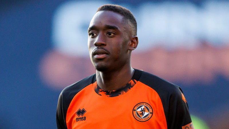 Dundee Utd end friendlies with defeat at Salford - BBC Sport