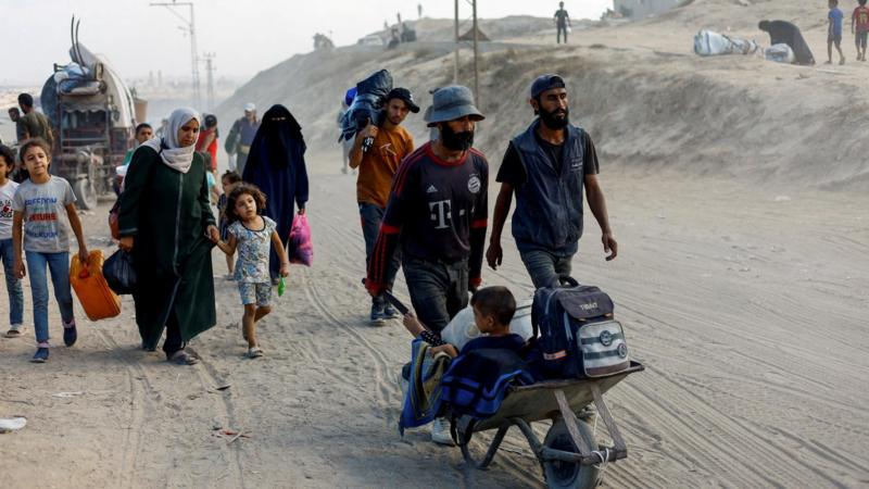 Thousands of Palestinians flee as Israeli troops push into Gaza City