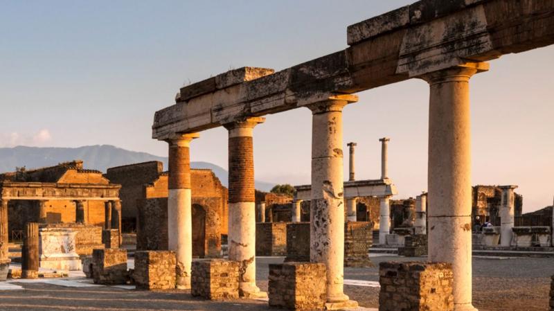 People returned to live in Pompeii's ruins, archaeologists say