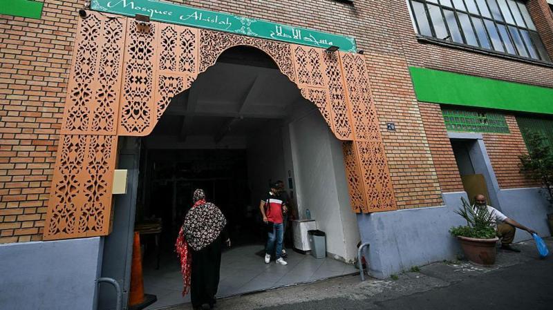 France suspects foreign intelligence over pigs heads left outside mosques