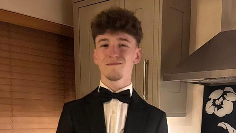 Call for more meningitis vaccines after teen dies