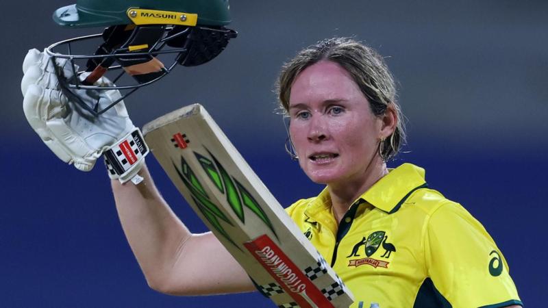Mooney rescues Aussies from shock against Pakistan