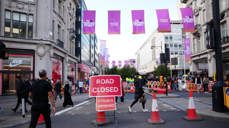 Mayor trials car-free Oxford Street for one day